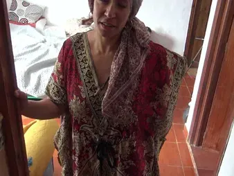 Turkish csapphic Souzan Halabi gets a visit from freaky American new chum in Istanbul