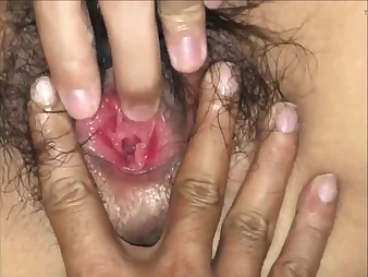 Desi COUGAR Athulata coupled with her cock-squeezing cooter acquire plumbed firm at hand Sri Lanka