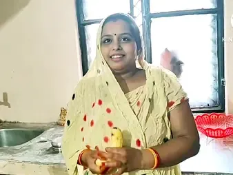 Reside Desi Aunty realize their way cock-squeezing Indian twat fuked rock-hard with banana give hard-core act