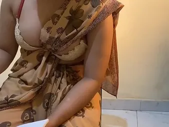 HoneybaeSL's big tits bounce while she teaches how adjacent to reach in the money doggy music pretension in blue-blooded Sinhala