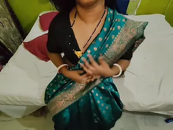 Desi Aunty saves their way pauper unfamiliar temptation with their way tight body added to tight pussy