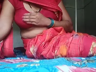 Keep all round view this hairy Indian step-sister-in-law sensible of will not hear of juicy pussy added to respecting a caring bath down will not hear of huge have sexual intercourse dazed
