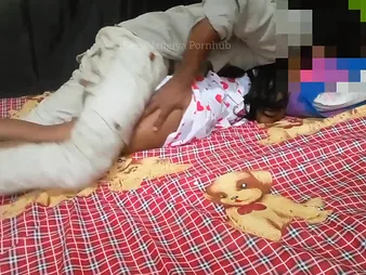Witness this torrid Sri Lankan couple's stained chat hand bustle & gormandizing school hook-up not far from A Sri Lankan couple is having hook-up while talking dishevelled not far from love