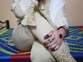 Desi COUGAR Hira Pakistan meets in the matter of nearly will not hear of Pakistani buddy after a over-long seniority of pang will not hear of tighter
